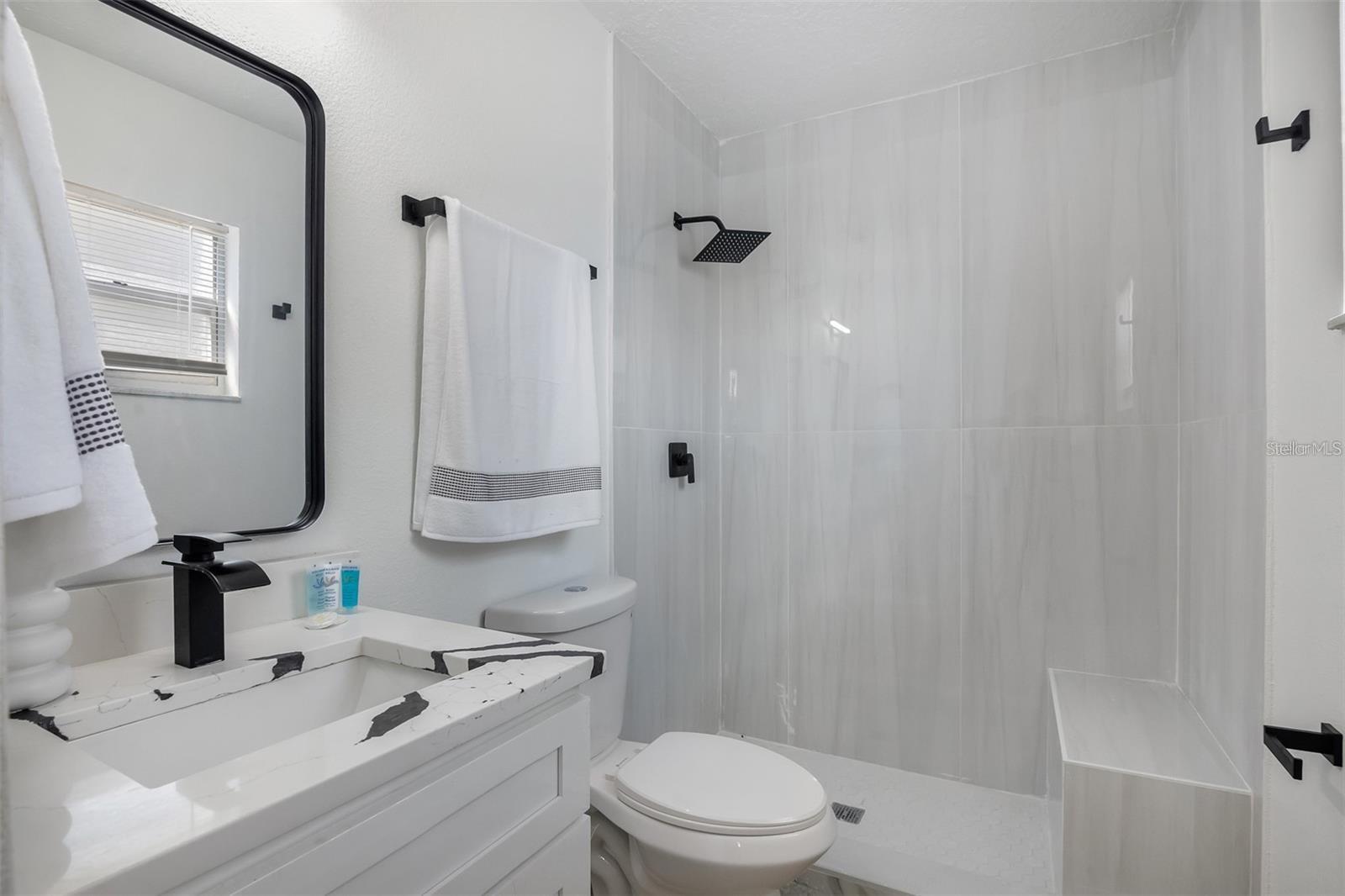 TWIN LAKES MANOR - Residential Lease