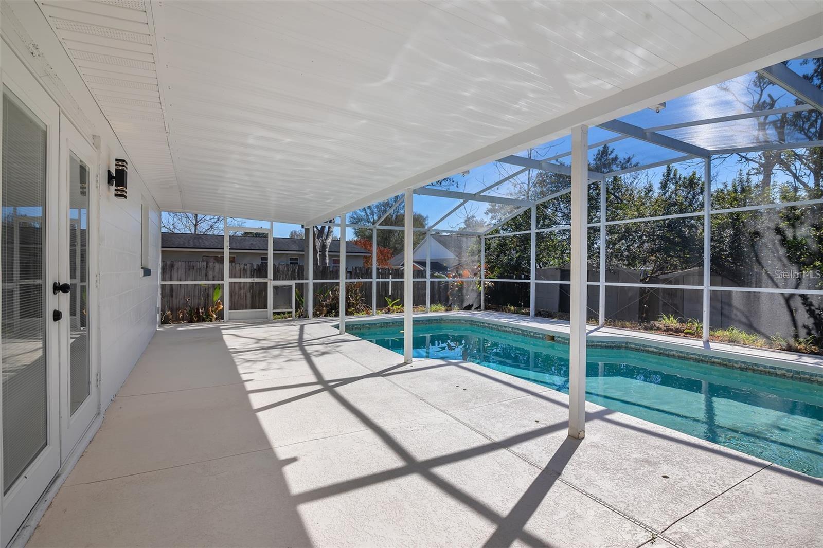 TWIN LAKES MANOR - Residential Lease