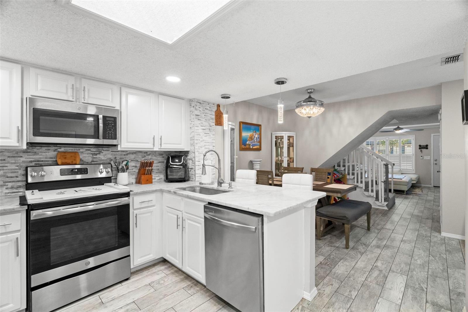 FOX CHASE TWNHMS - Residential