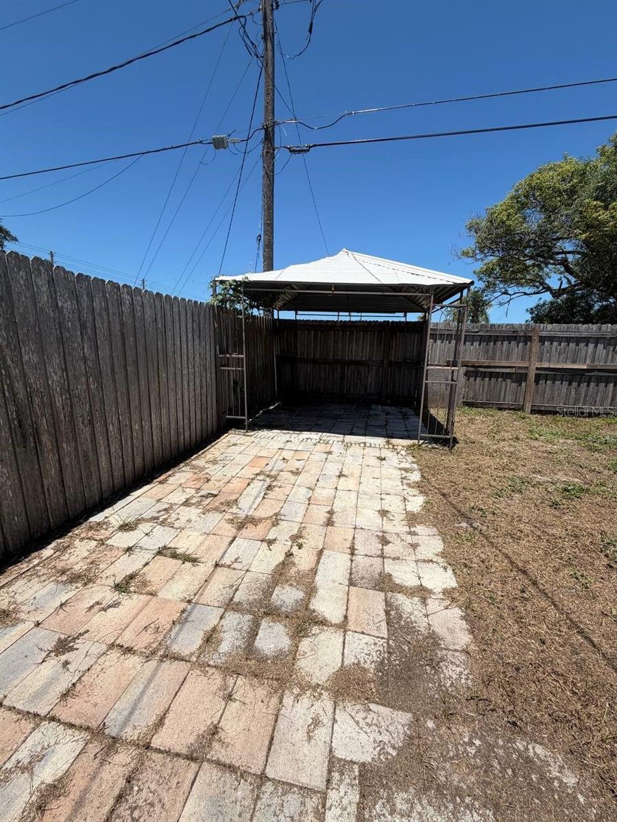COLONIAL MANOR - Residential Lease