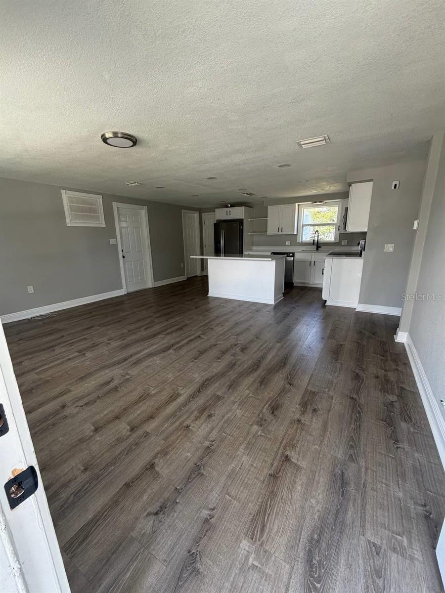 COLONIAL MANOR - Residential Lease