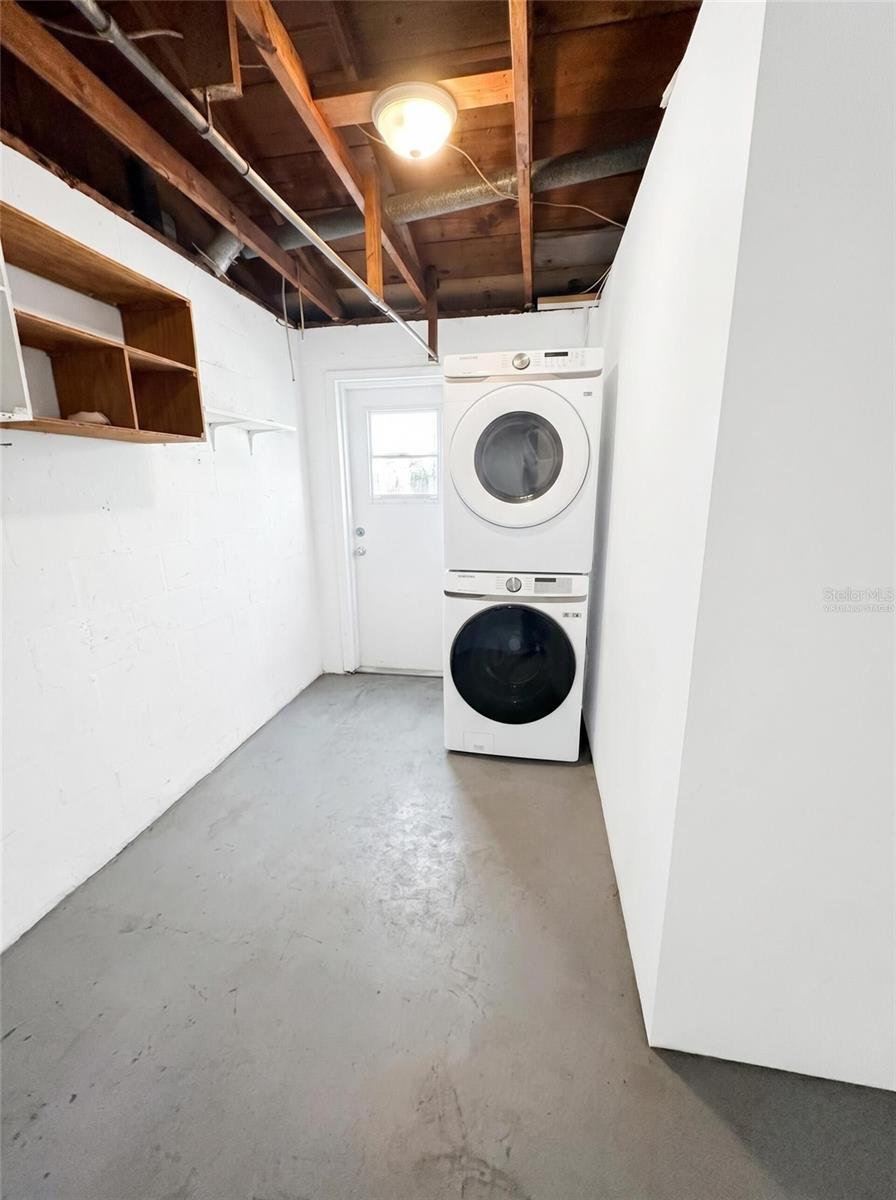 COLONIAL MANOR - Residential Lease