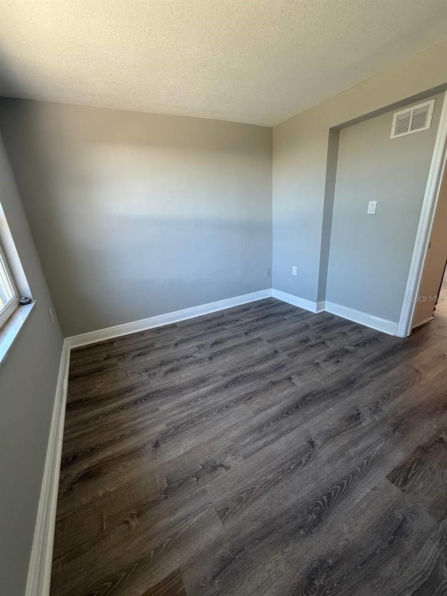 COLONIAL MANOR - Residential Lease