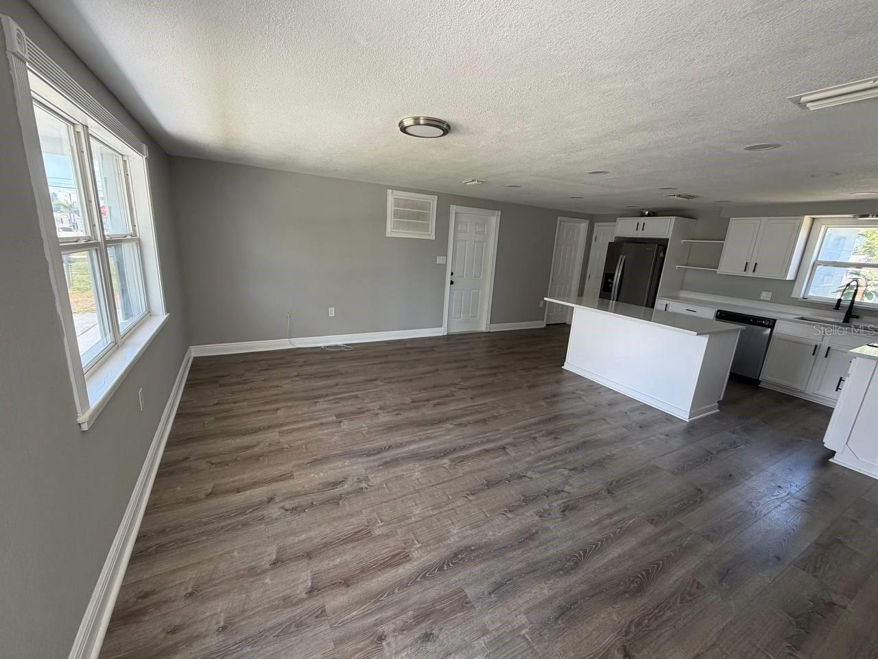 COLONIAL MANOR - Residential Lease