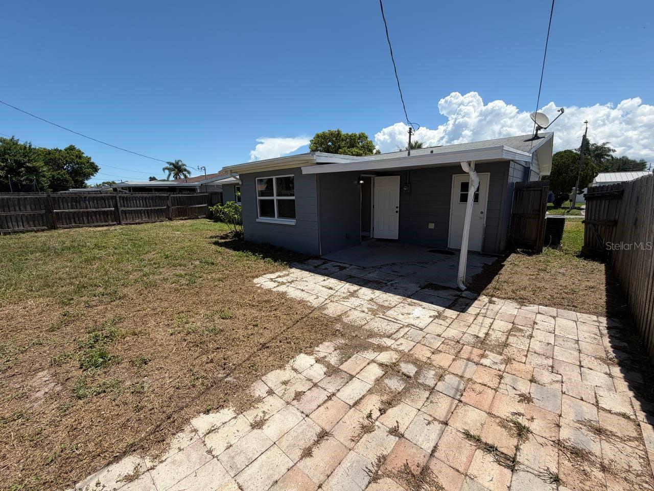 COLONIAL MANOR - Residential Lease