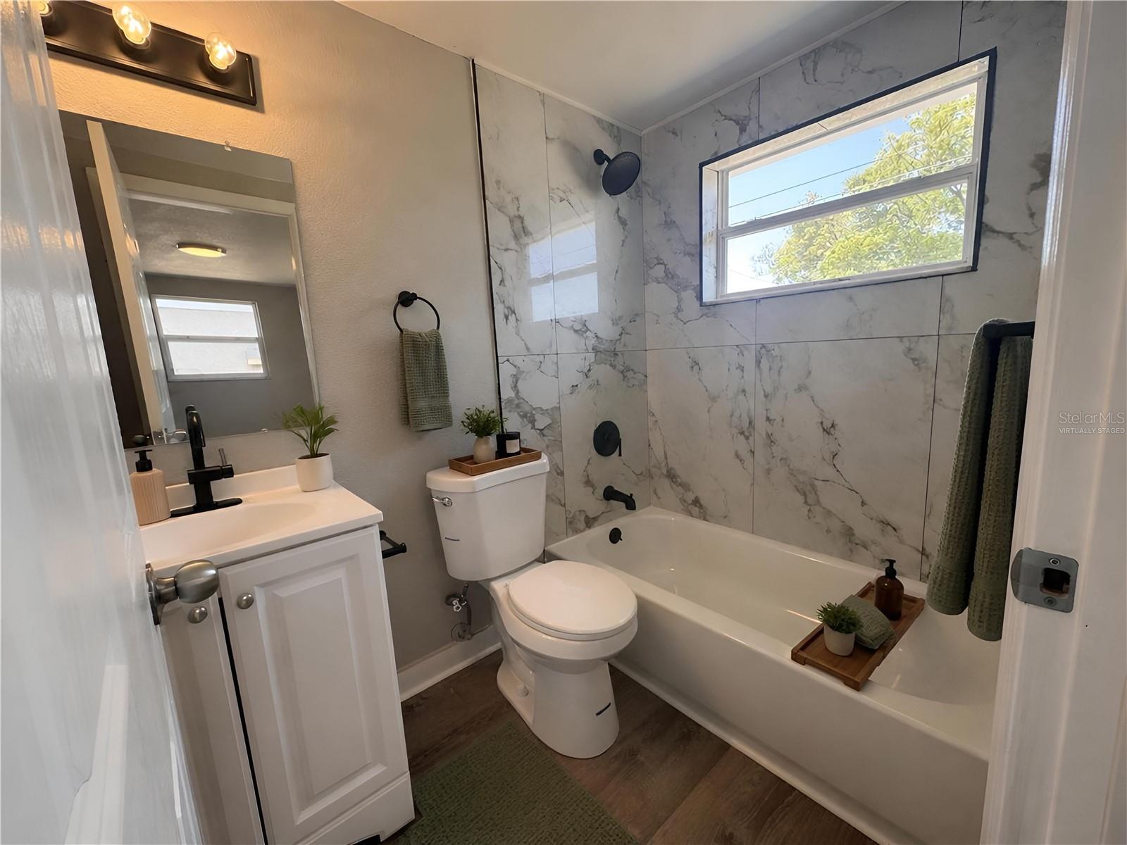 COLONIAL MANOR - Residential Lease