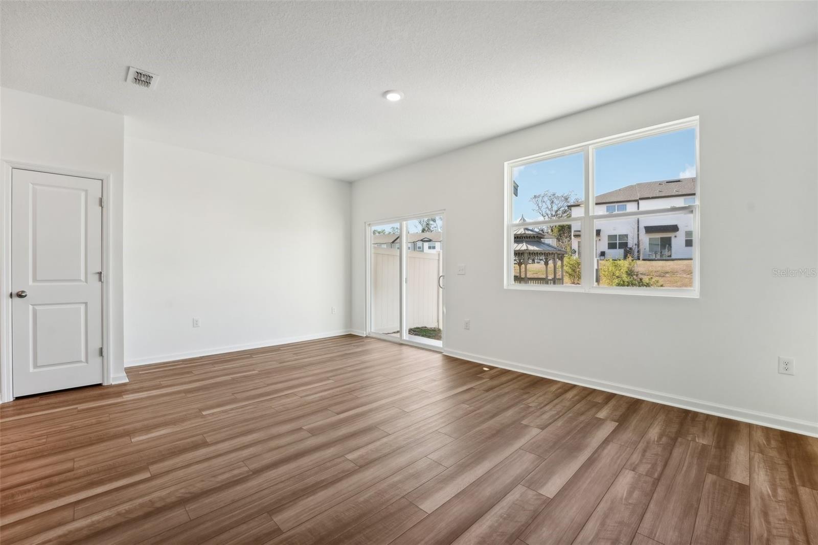 VISTA TOWNHOMES - Residential