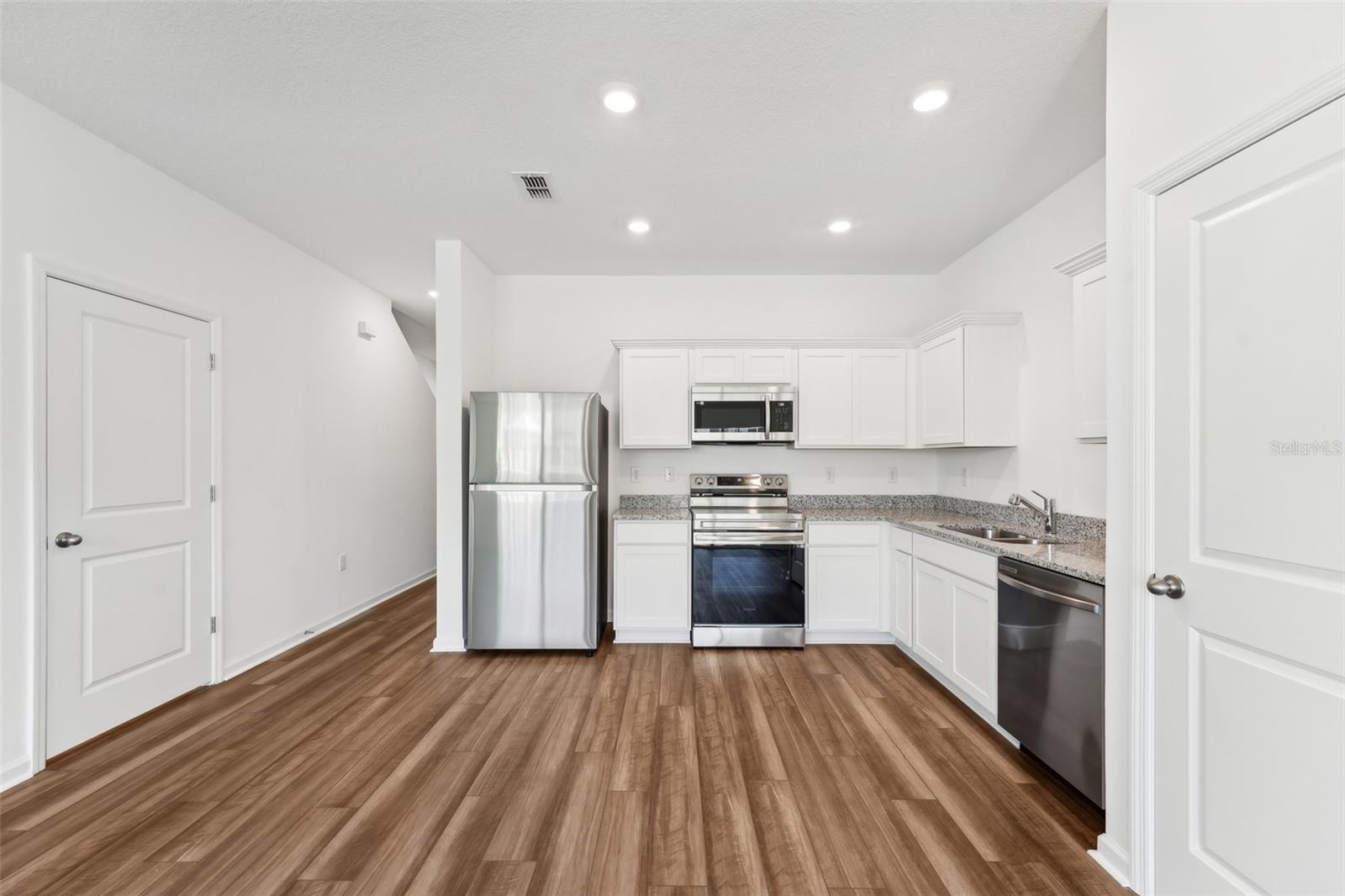 VISTA TOWNHOMES - Residential