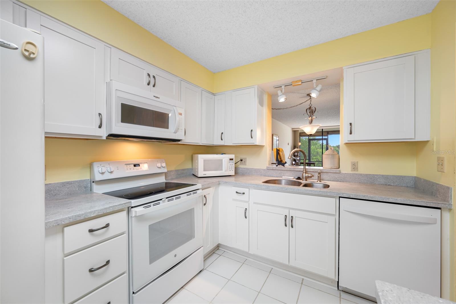 COVE CAY VILLAGE III - Residential