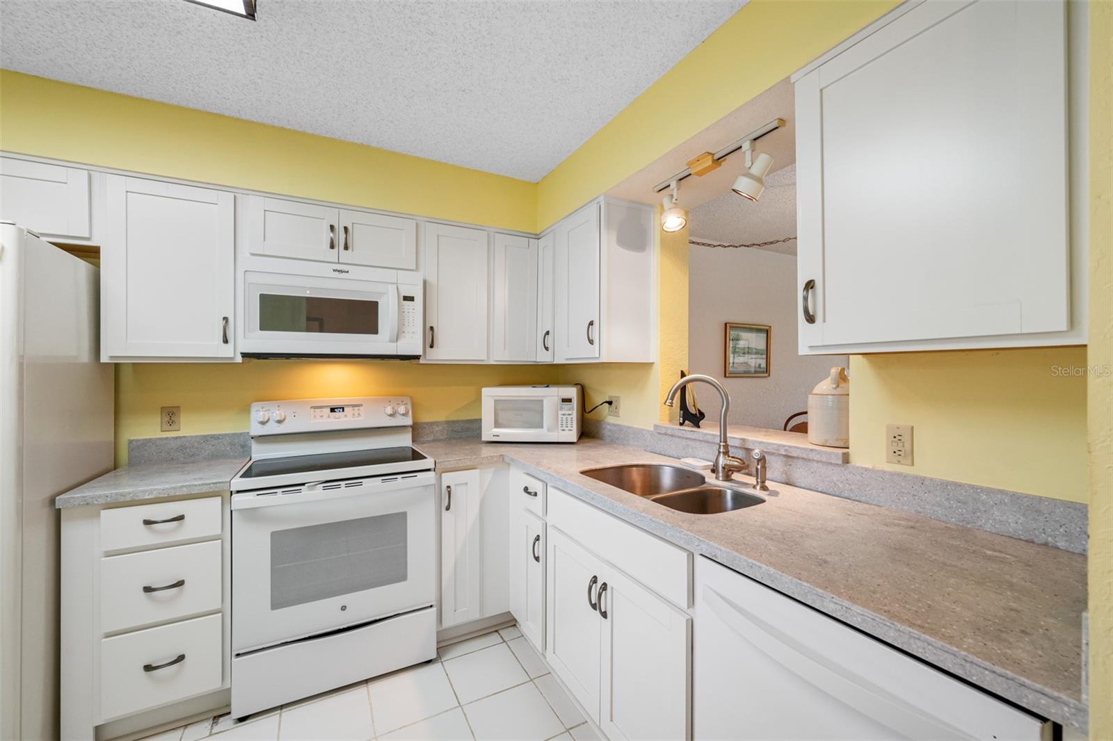 COVE CAY VILLAGE III - Residential