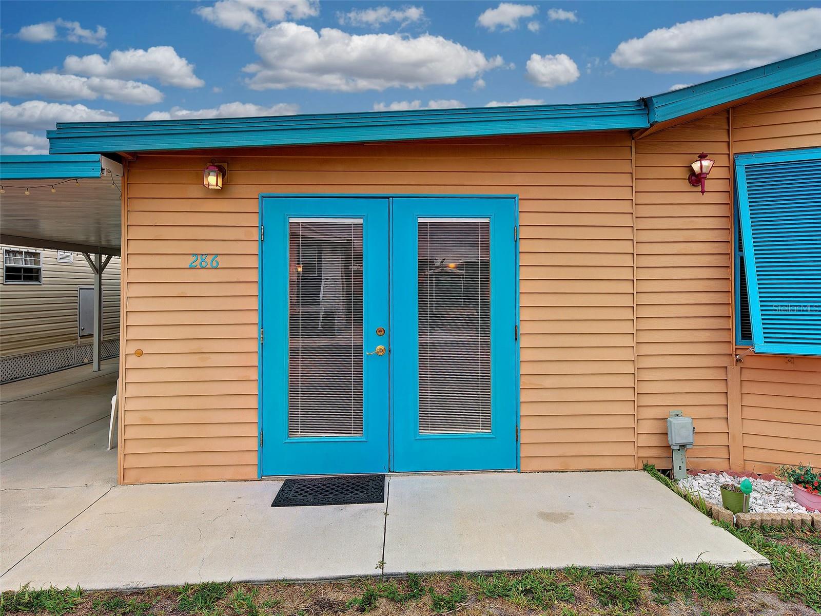 HOLIDAY TRAVEL PARK ENGLEWOOD - Residential