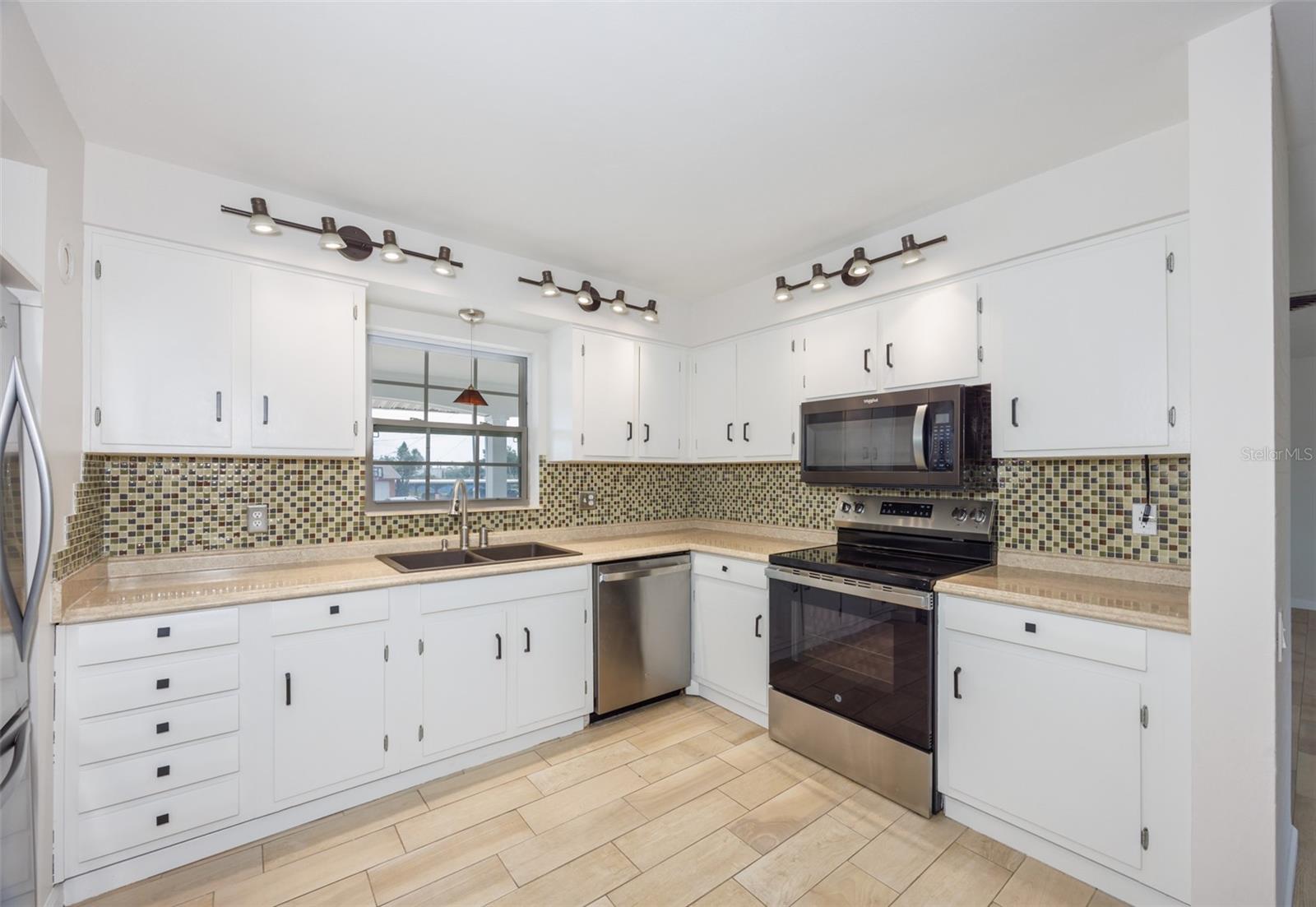 RIDGEWOOD GROVES - Residential
