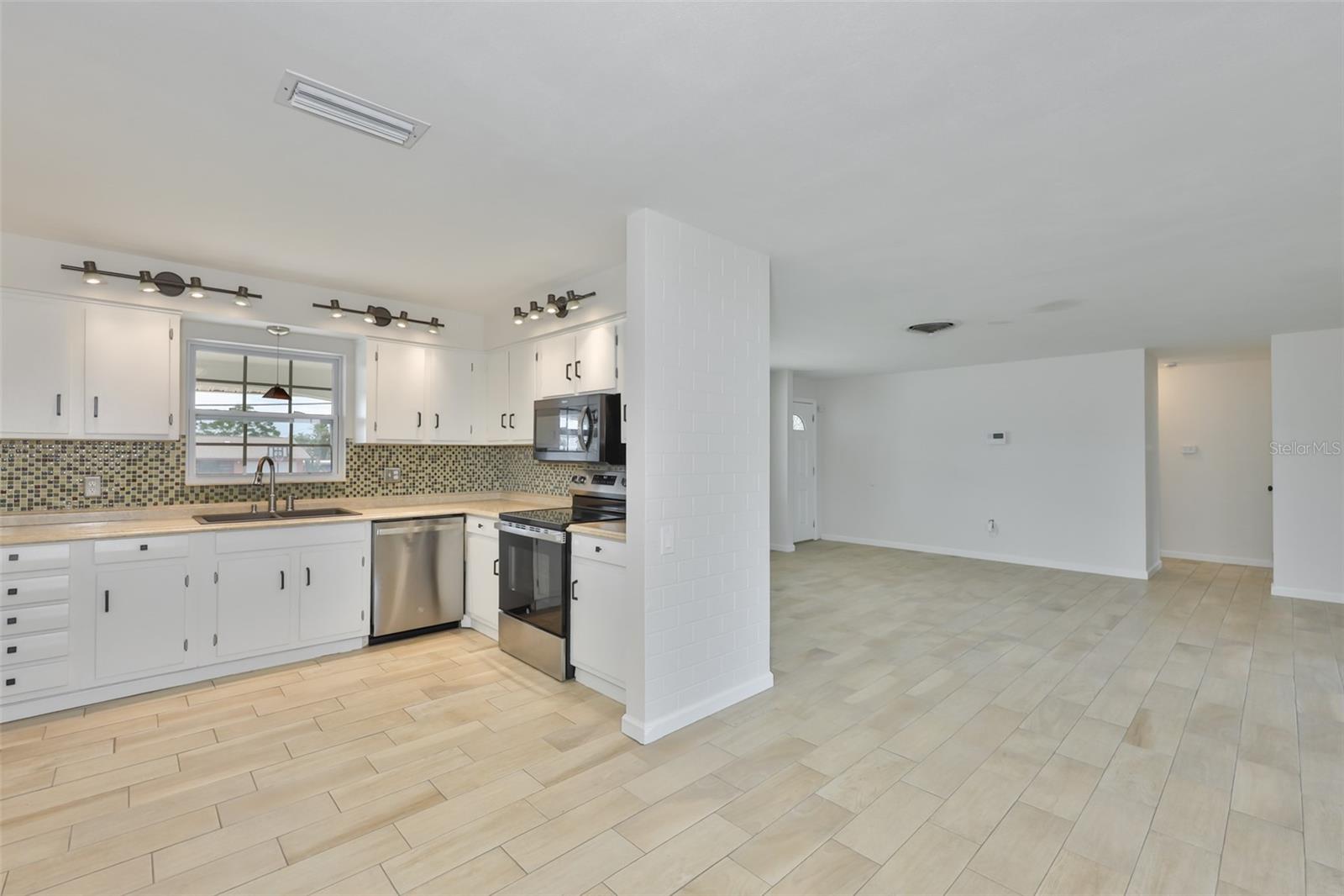 RIDGEWOOD GROVES - Residential