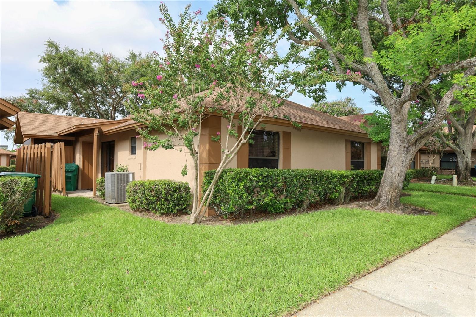 TOWNHOMES WINTER GARDEN - Residential