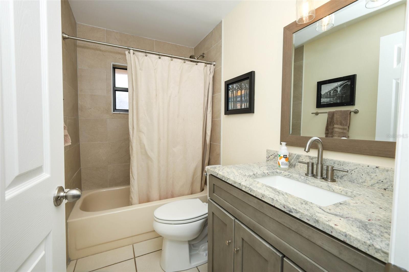 TOWNHOMES WINTER GARDEN - Residential