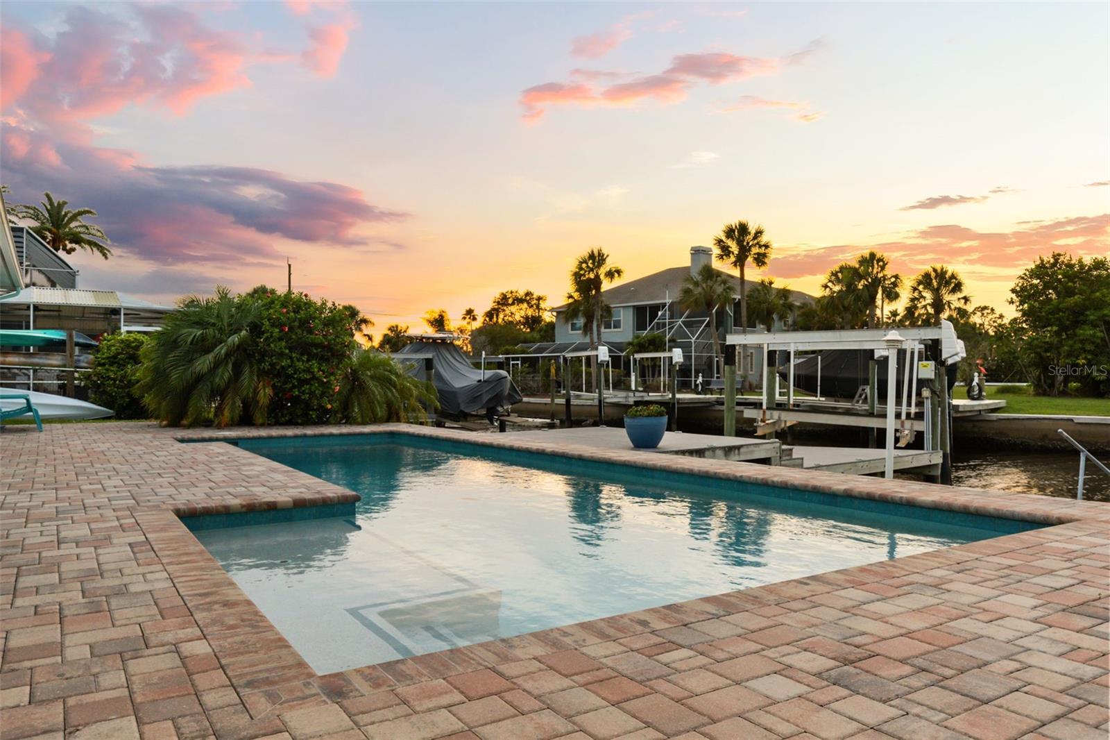 HARBOR ISLES - Residential