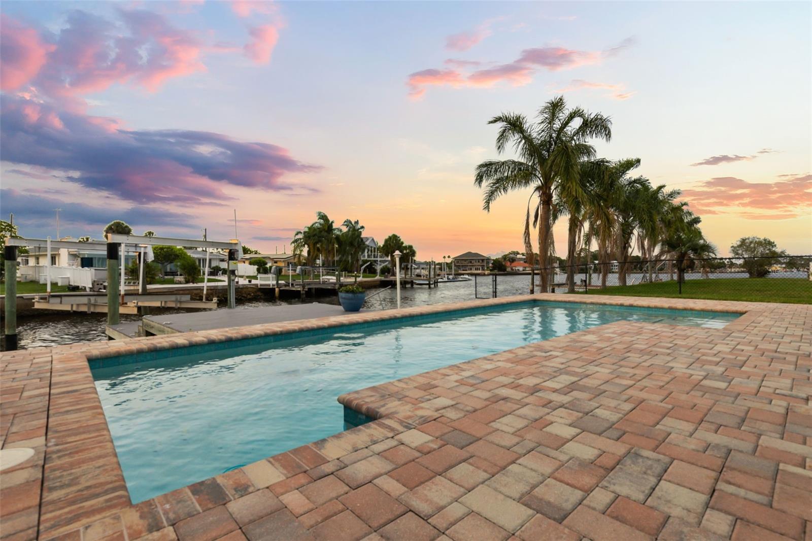 HARBOR ISLES - Residential
