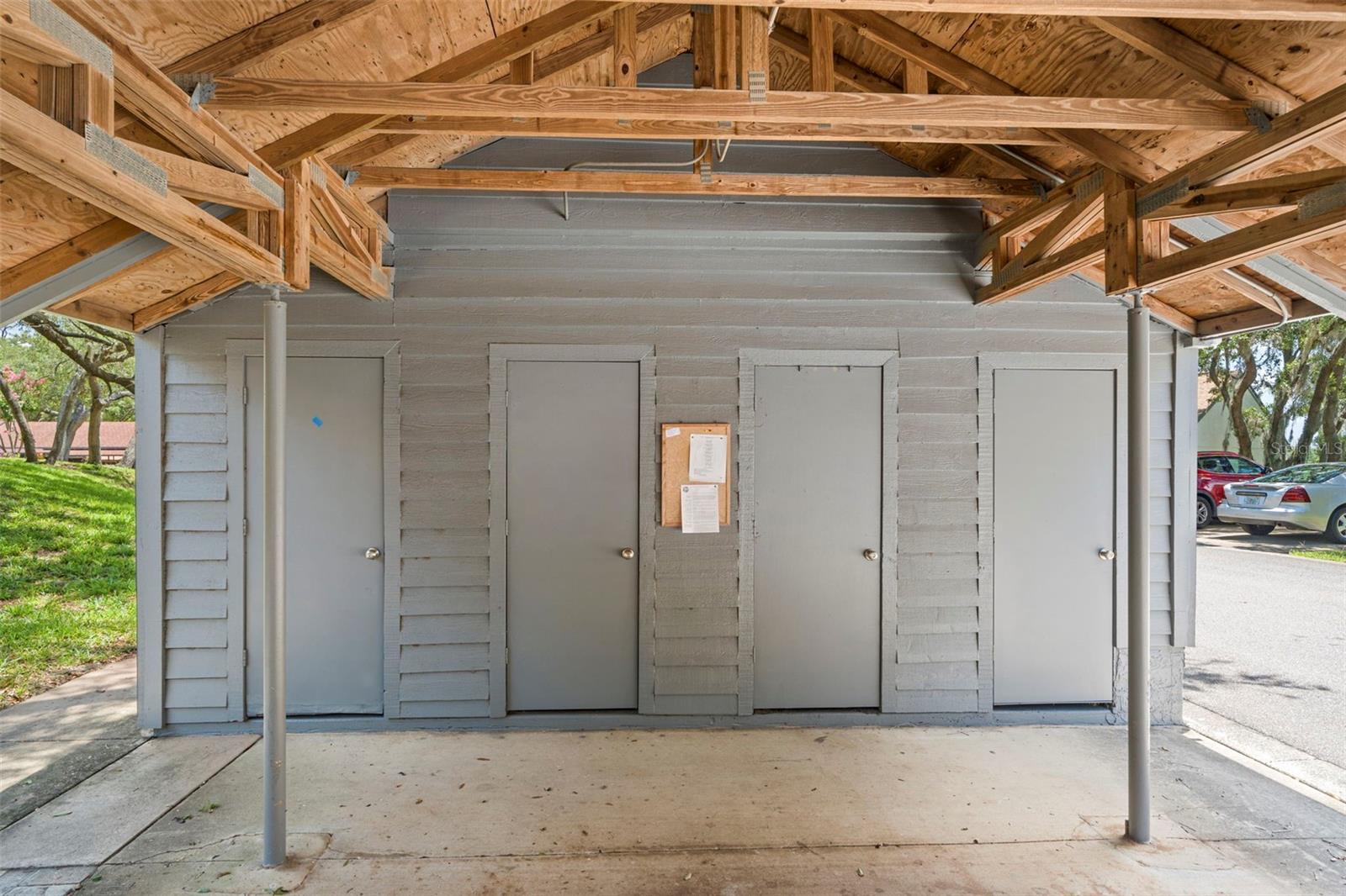 TMBR PINES PN GR VL - Residential