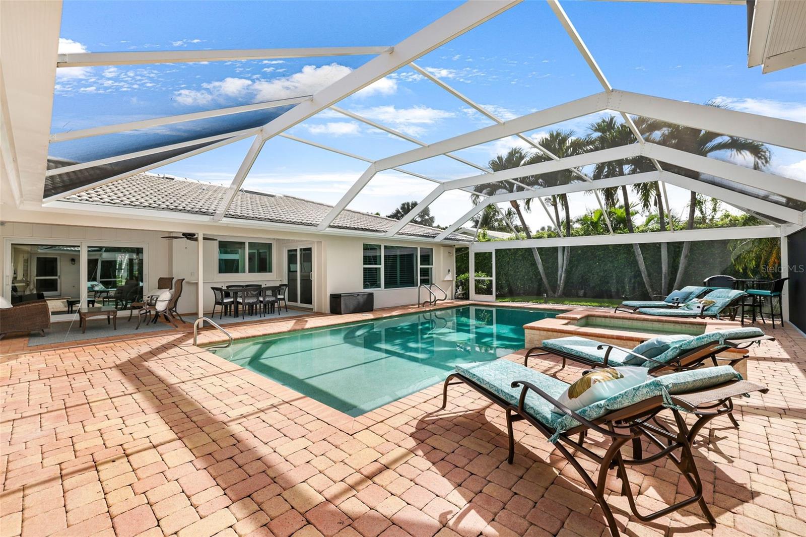 MOORINGS UNIT 7 - Residential