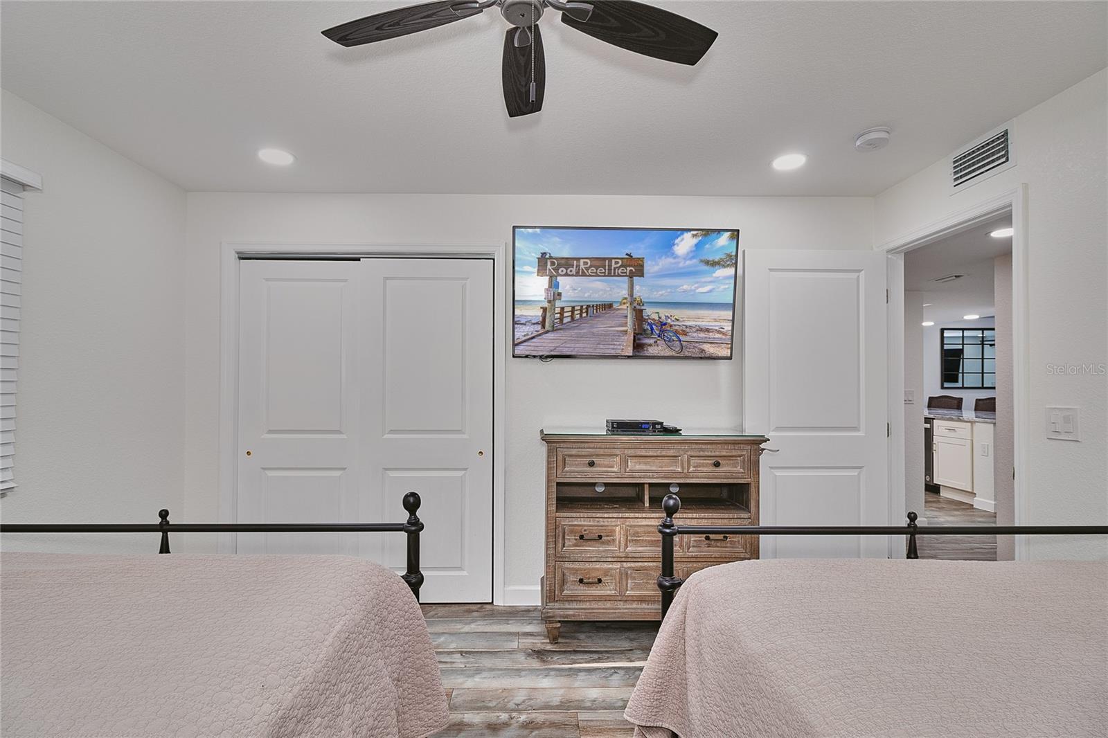 BEACH COTTAGE CONDO - Residential
