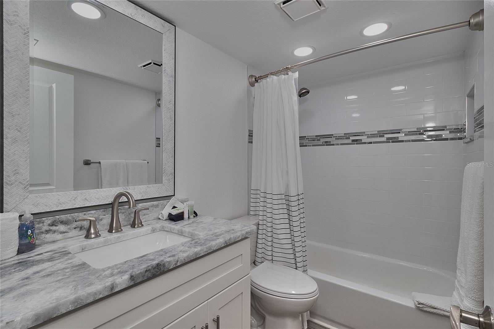BEACH COTTAGE CONDO - Residential