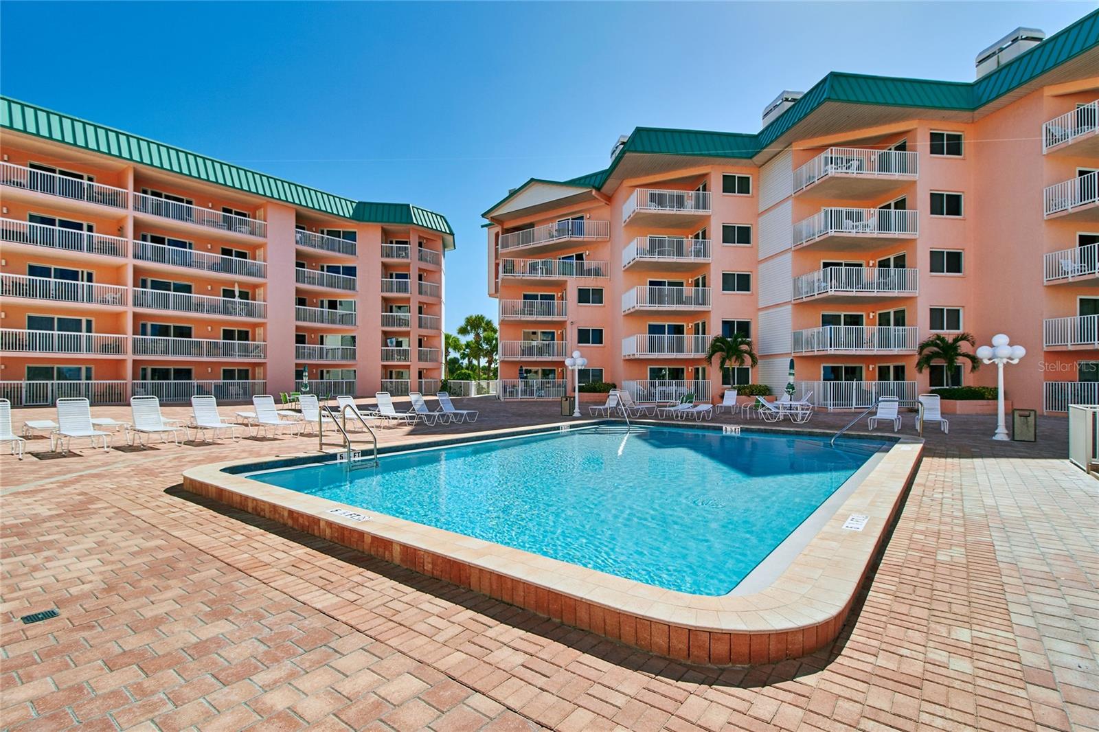 BEACH COTTAGE CONDO - Residential