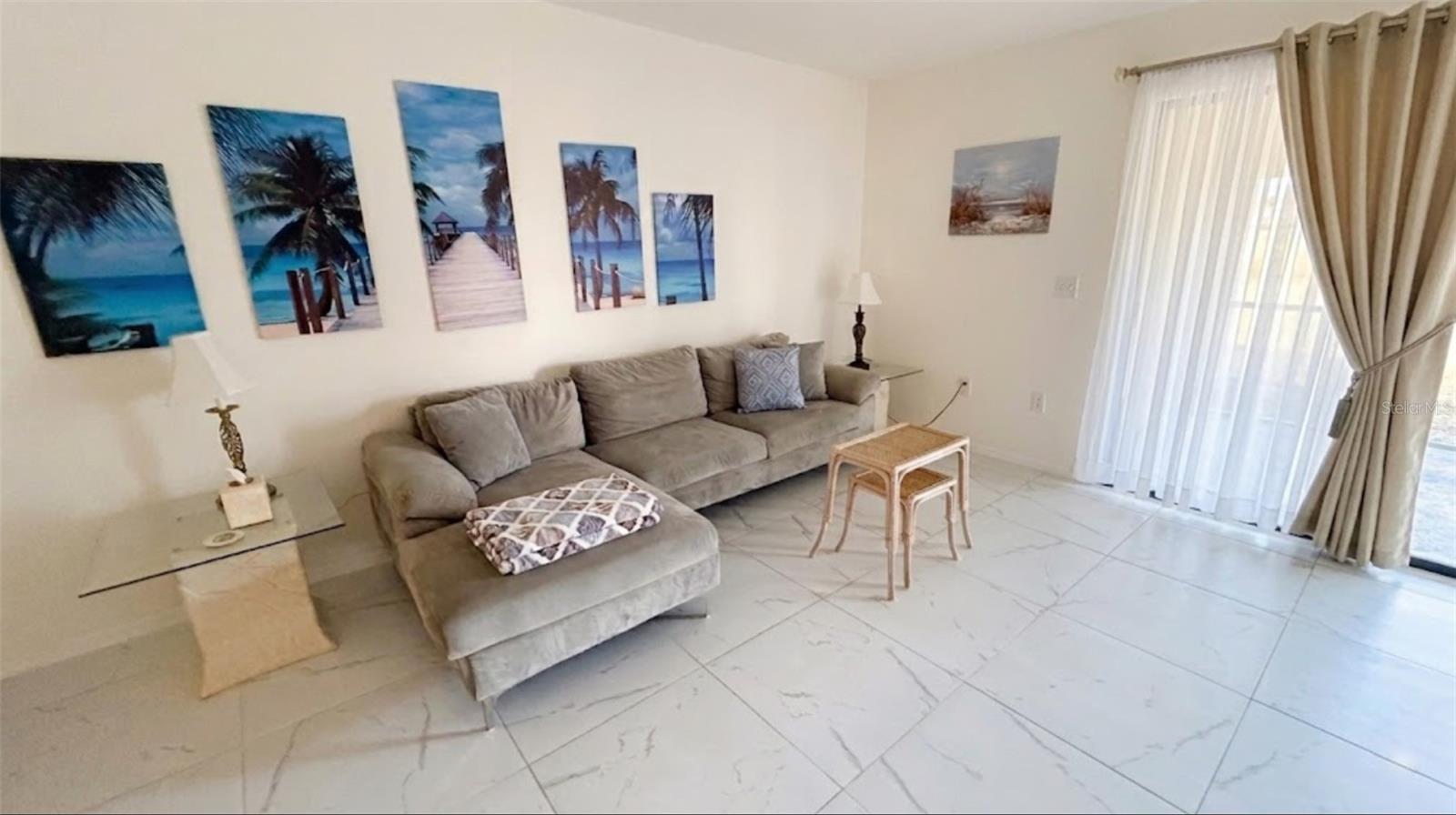 ROTONDA WEST - Residential Income