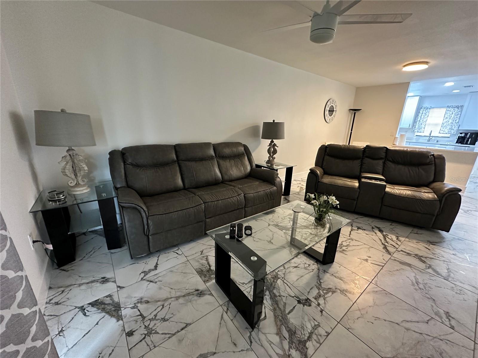 ROTONDA WEST - Residential Income
