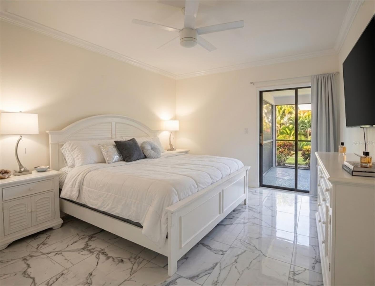 ROTONDA WEST - Residential Income