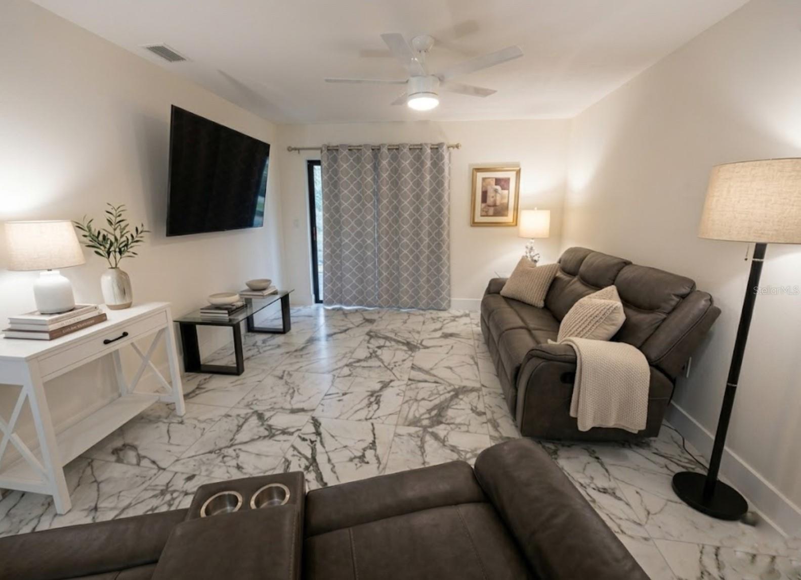 ROTONDA WEST - Residential Income