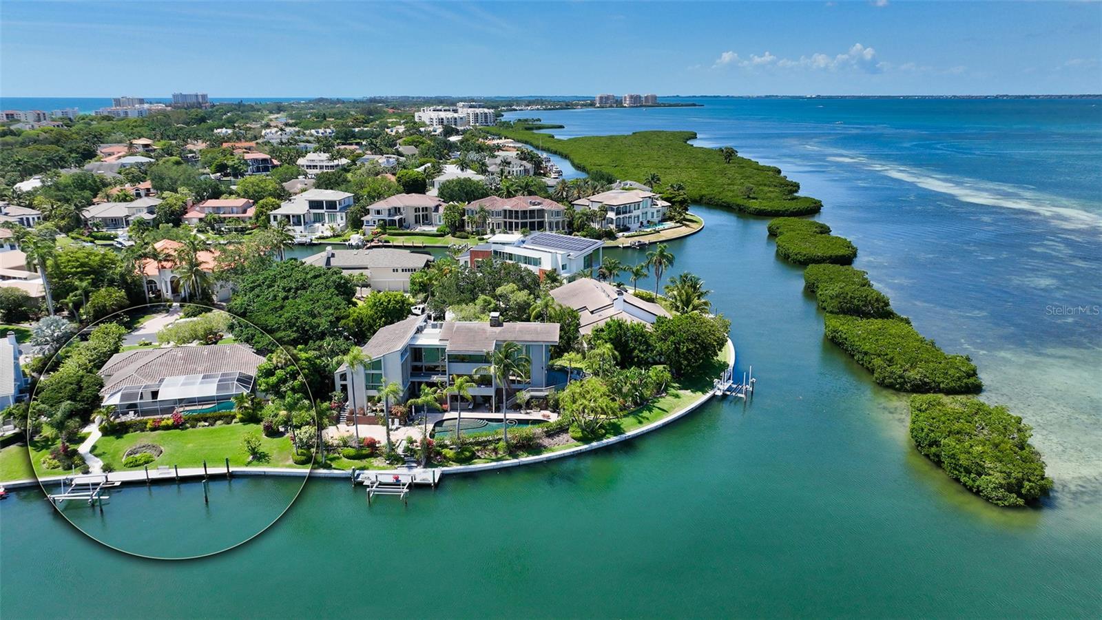 BAY ISLES - Land