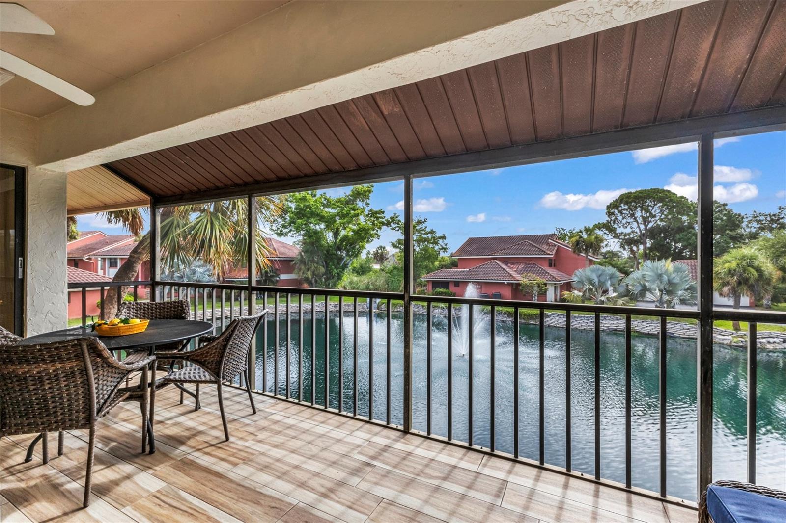 LOS LAGOS - Residential