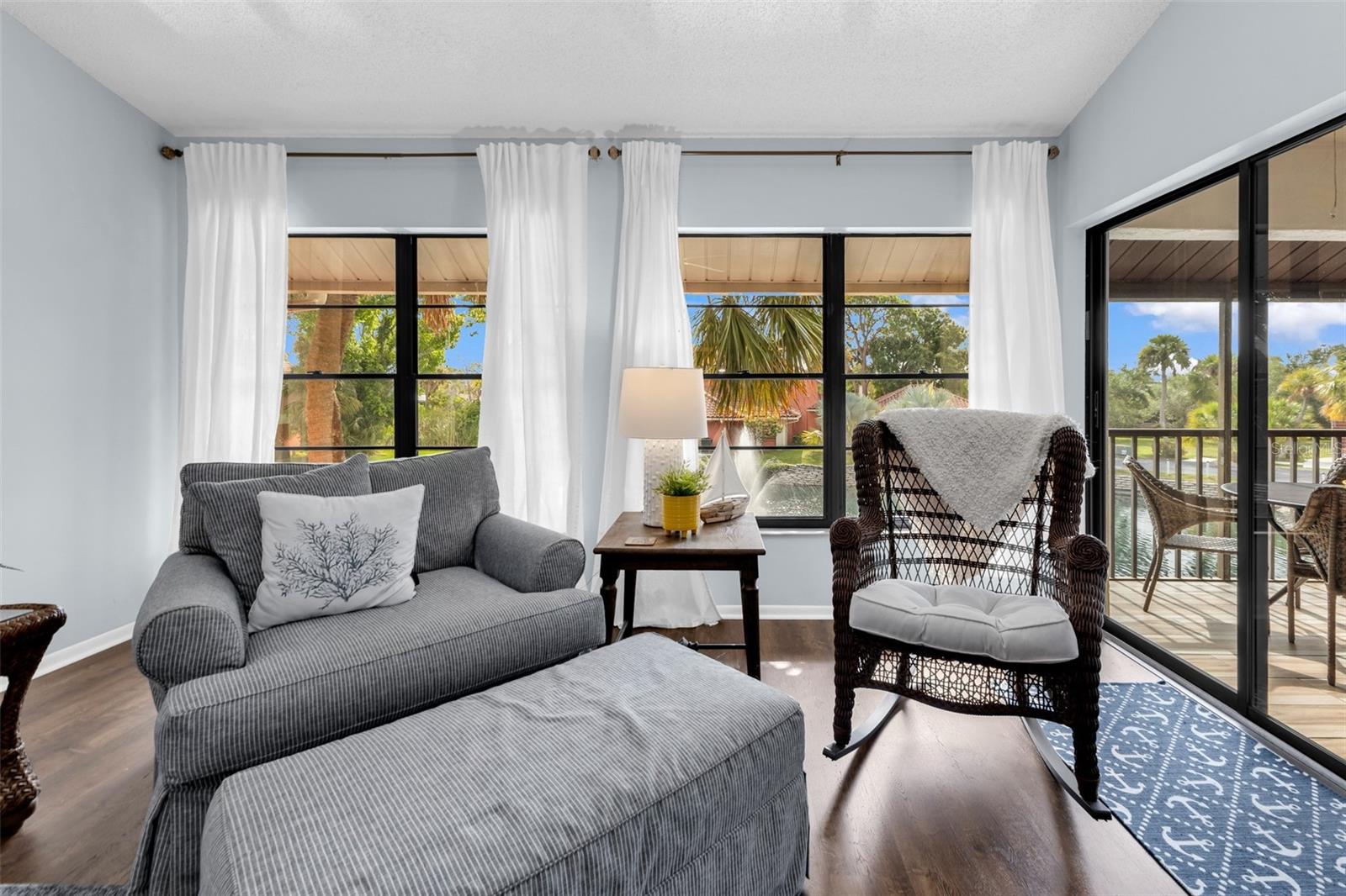 LOS LAGOS - Residential