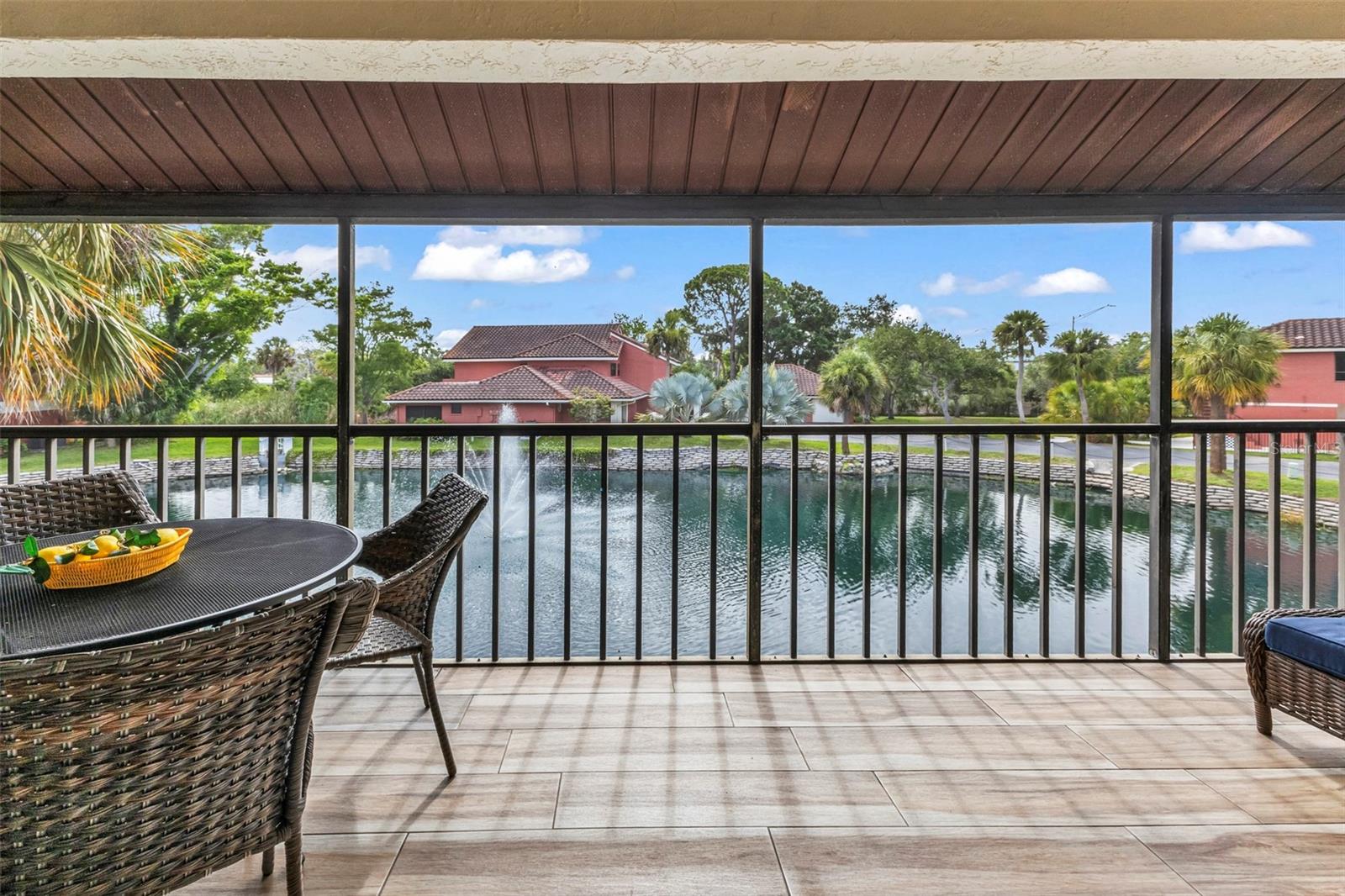LOS LAGOS - Residential