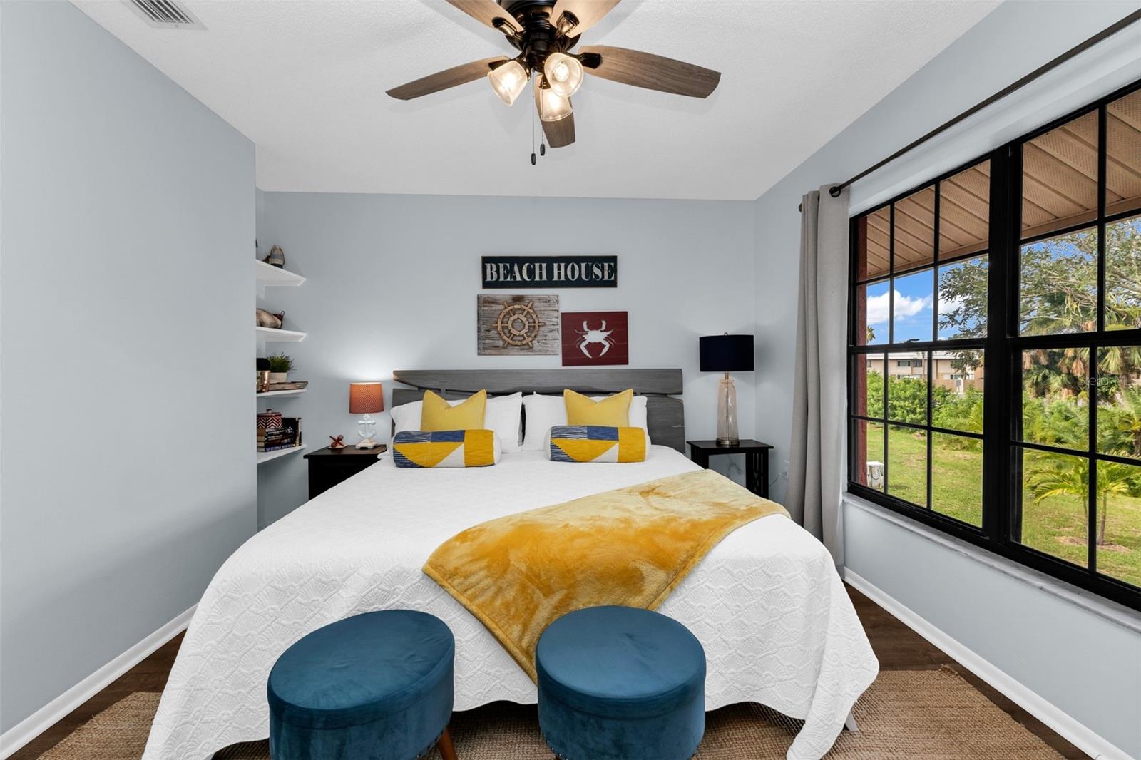 LOS LAGOS - Residential