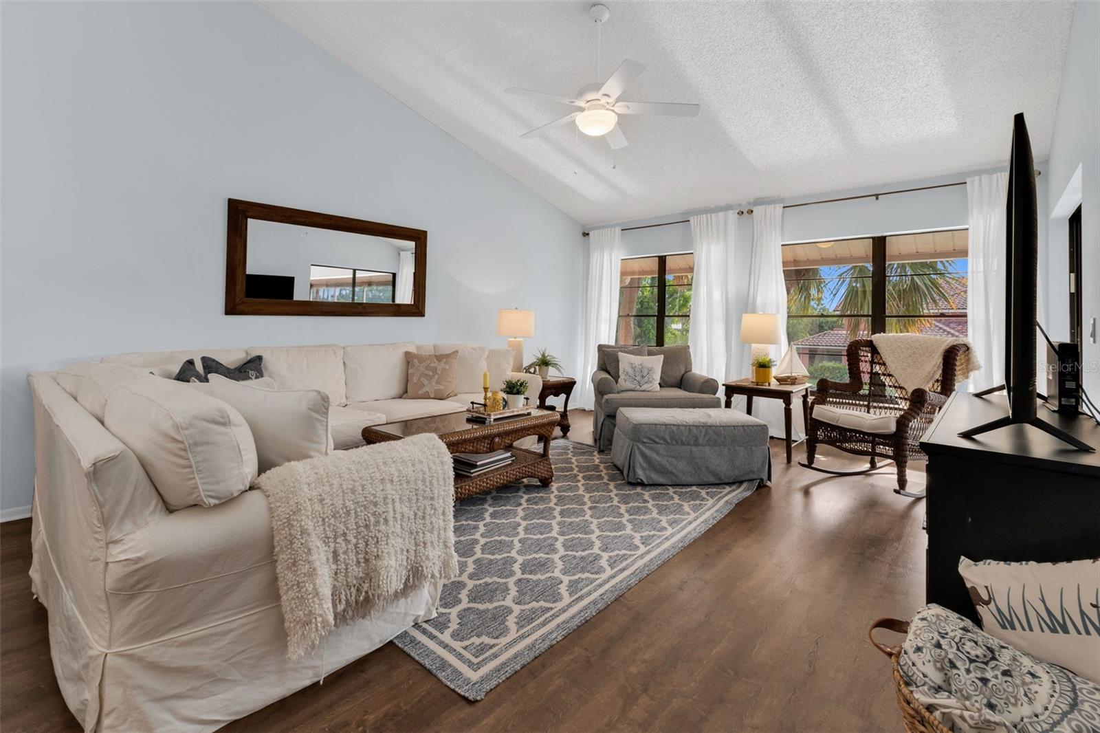 LOS LAGOS - Residential
