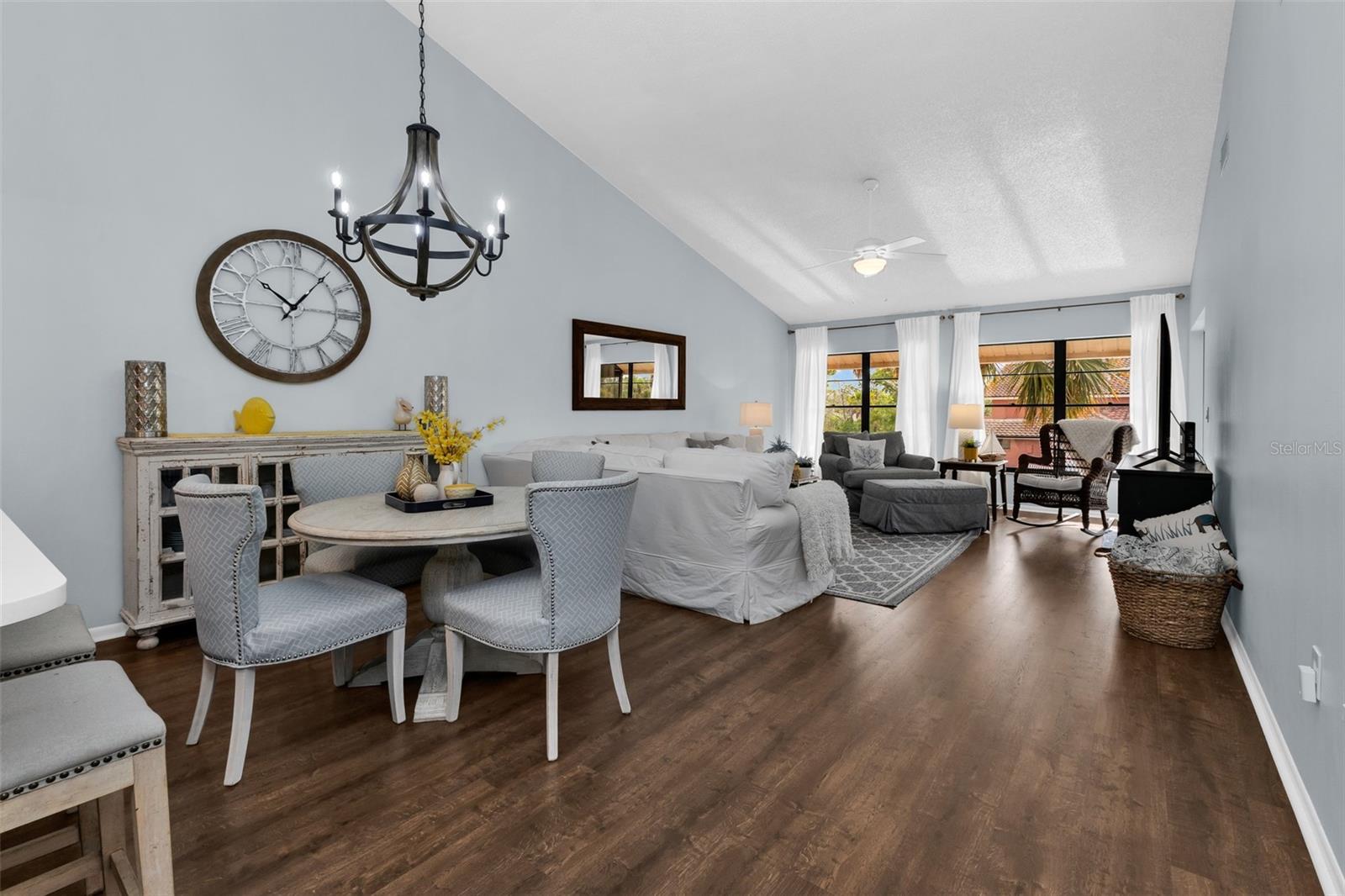 LOS LAGOS - Residential
