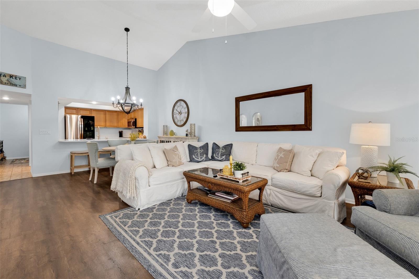 LOS LAGOS - Residential