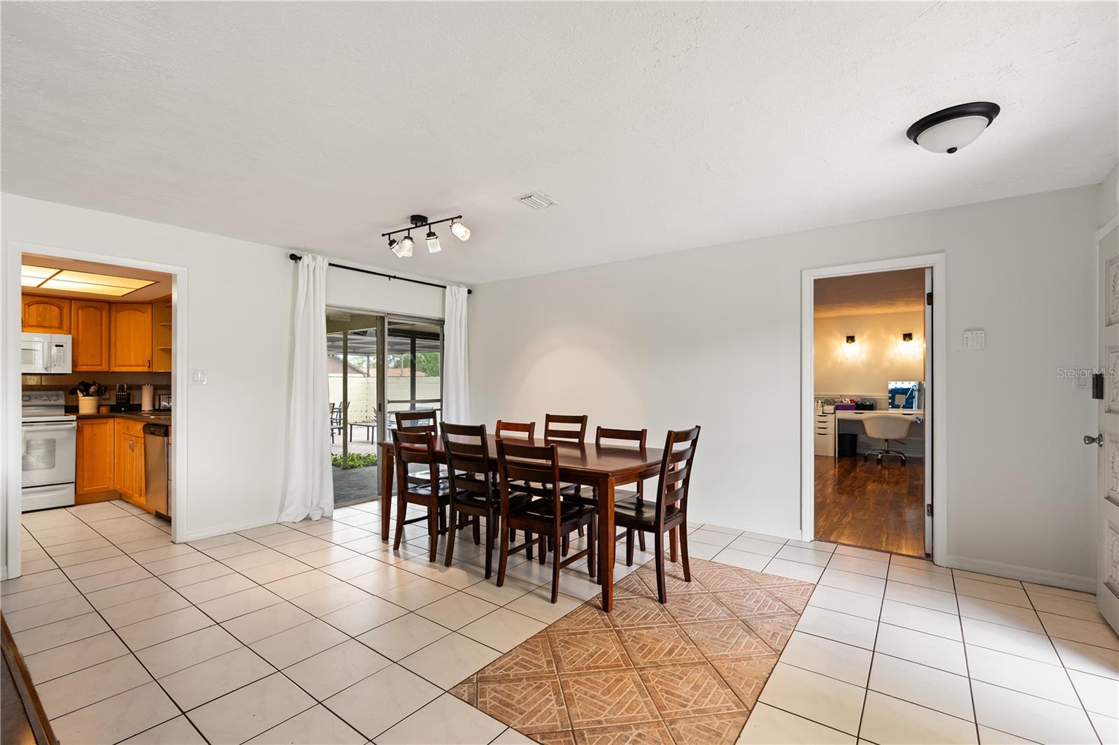 LAUREL HILLS 01 - Residential