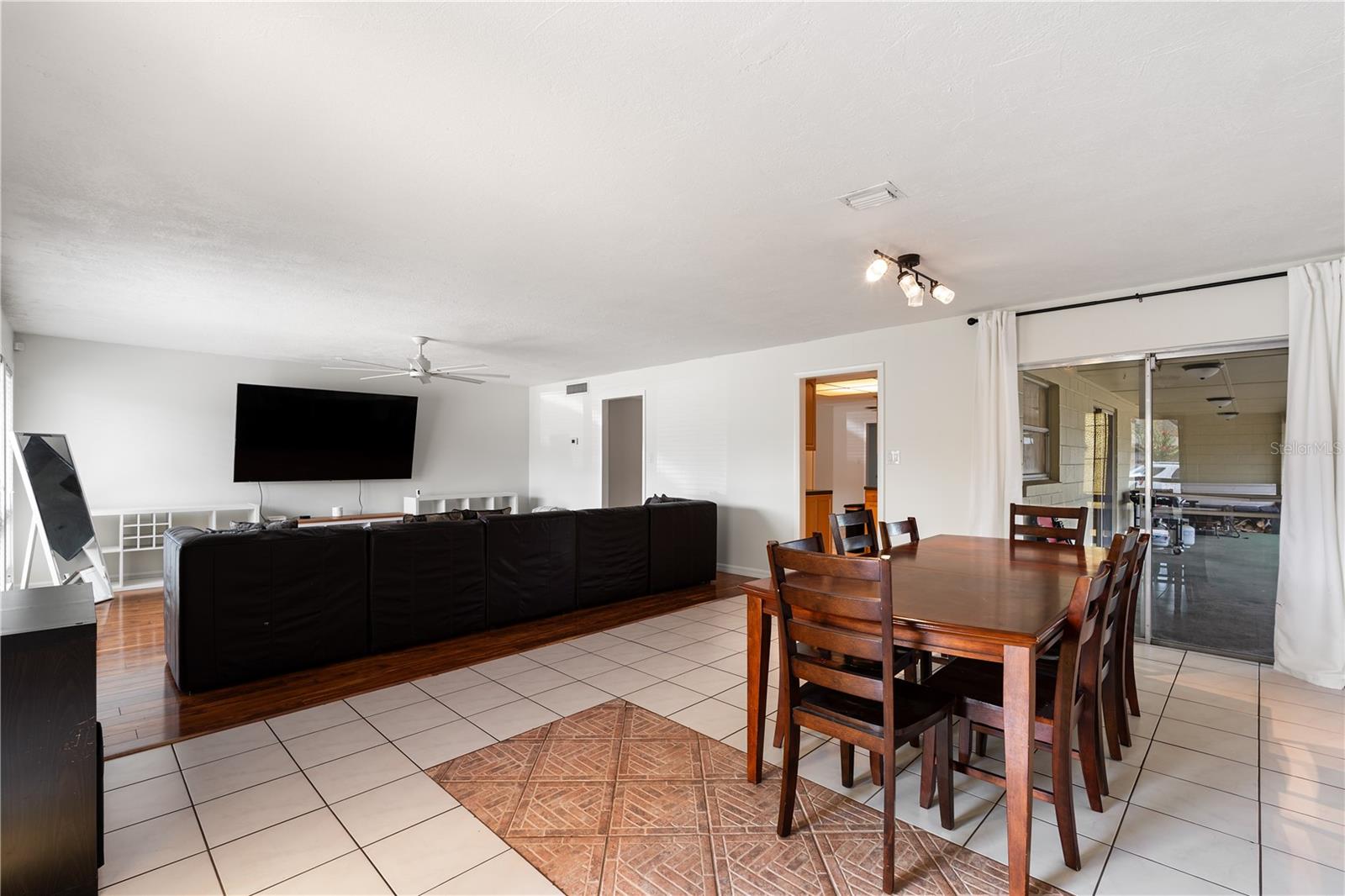 LAUREL HILLS 01 - Residential