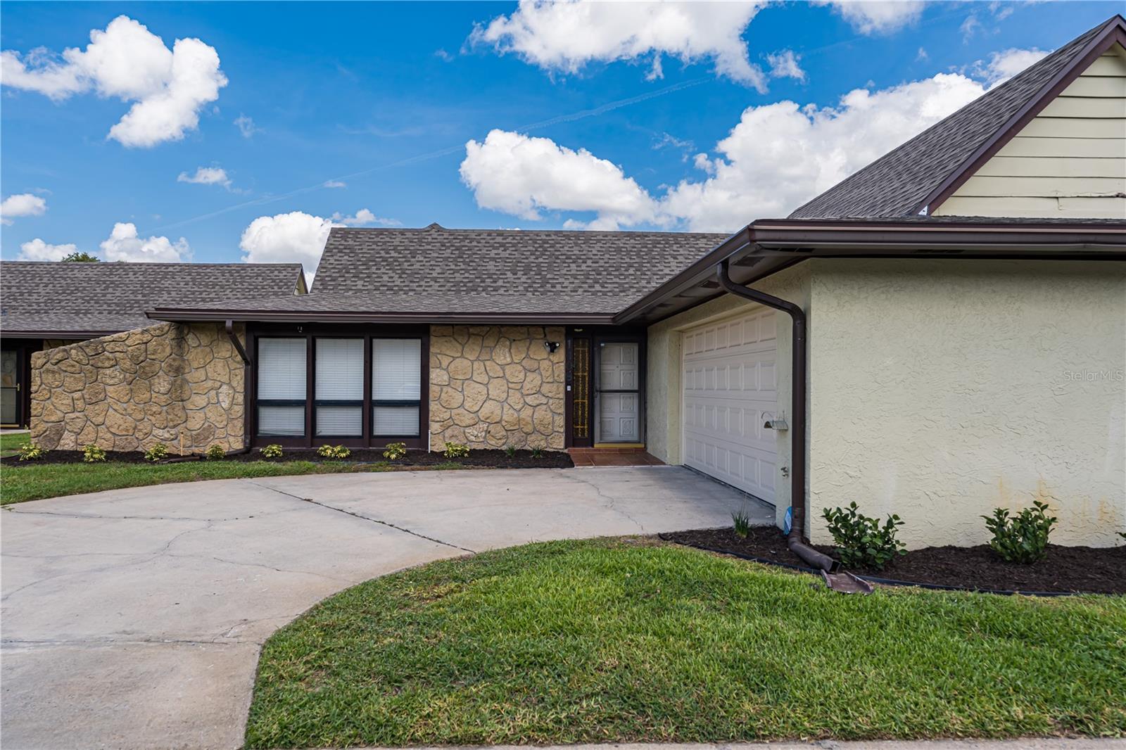 LAUREL HILLS 01 - Residential