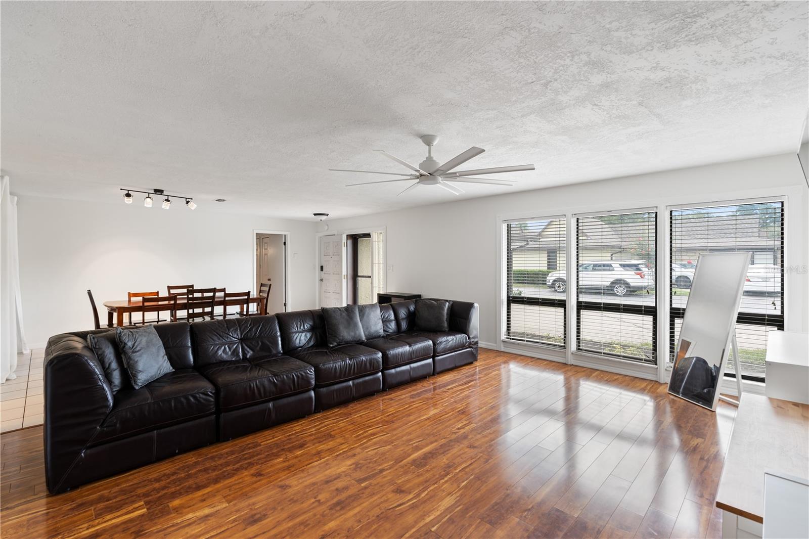 LAUREL HILLS 01 - Residential