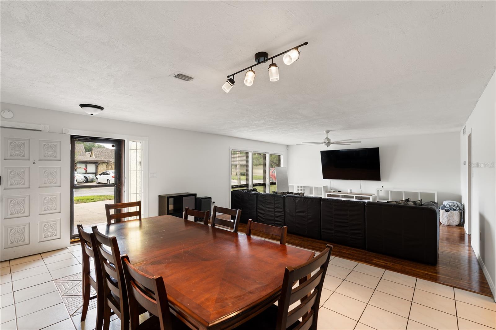 LAUREL HILLS 01 - Residential