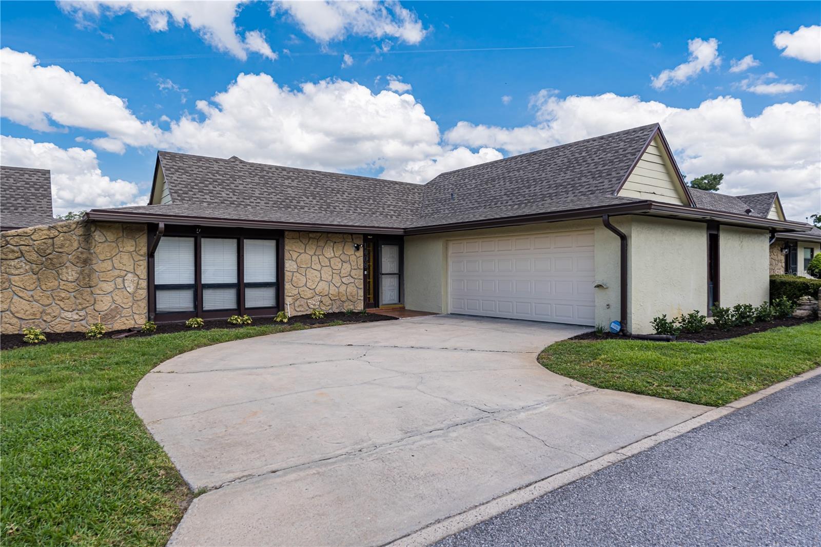 LAUREL HILLS 01 - Residential