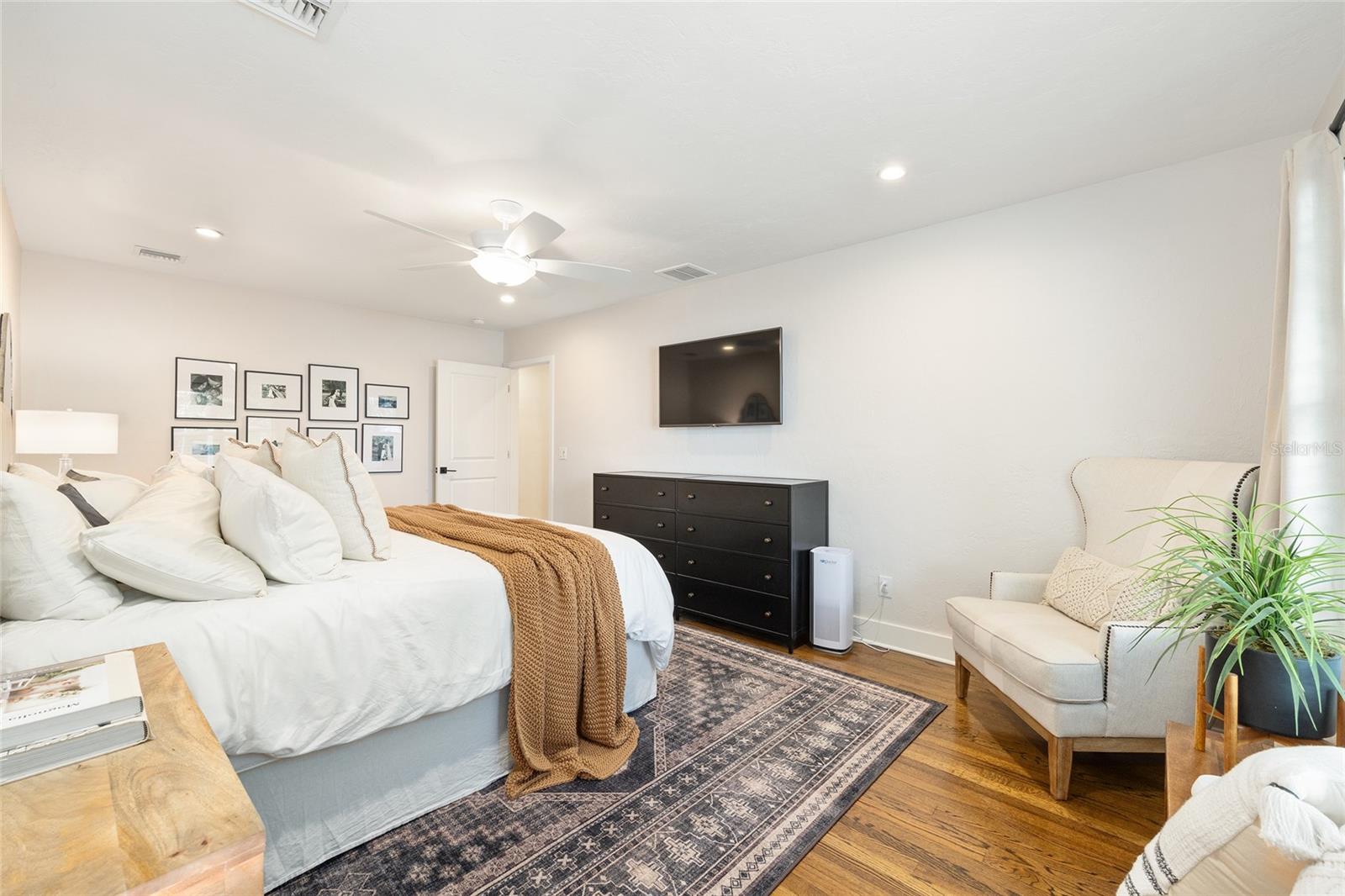 ALVAREZ GRANT - Residential