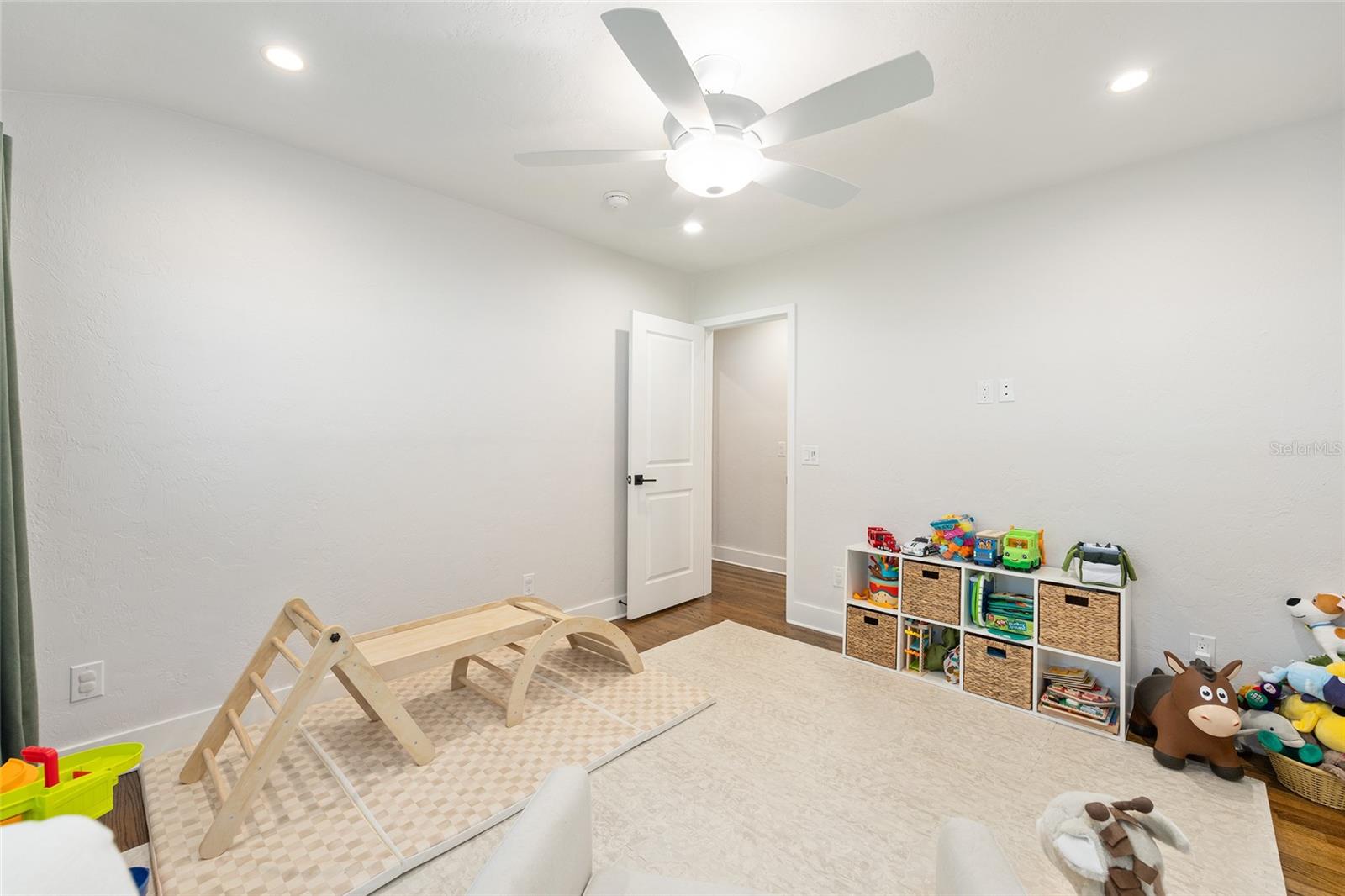 ALVAREZ GRANT - Residential