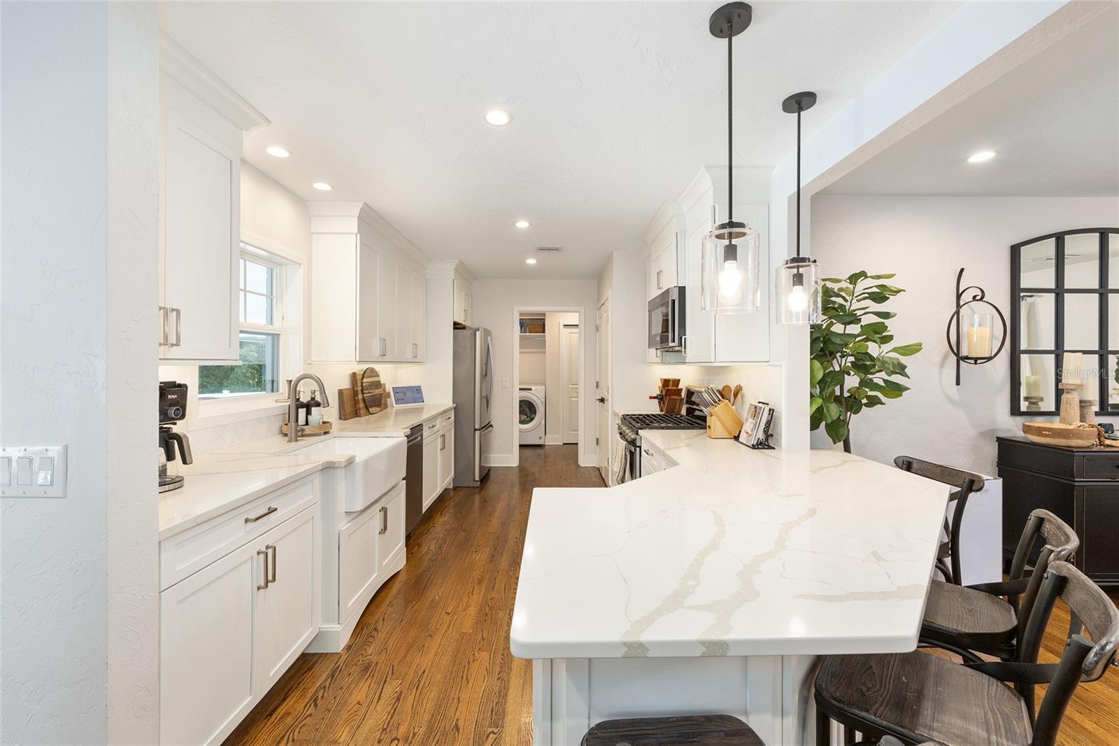 ALVAREZ GRANT - Residential