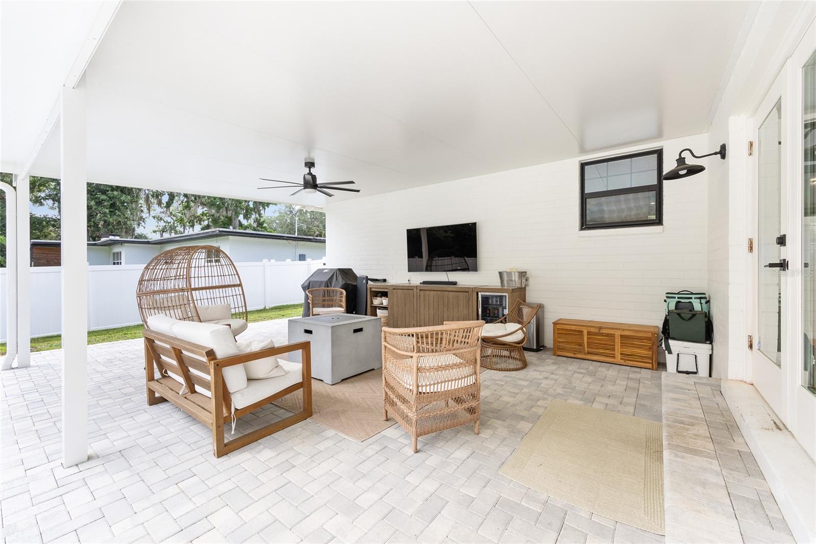 ALVAREZ GRANT - Residential