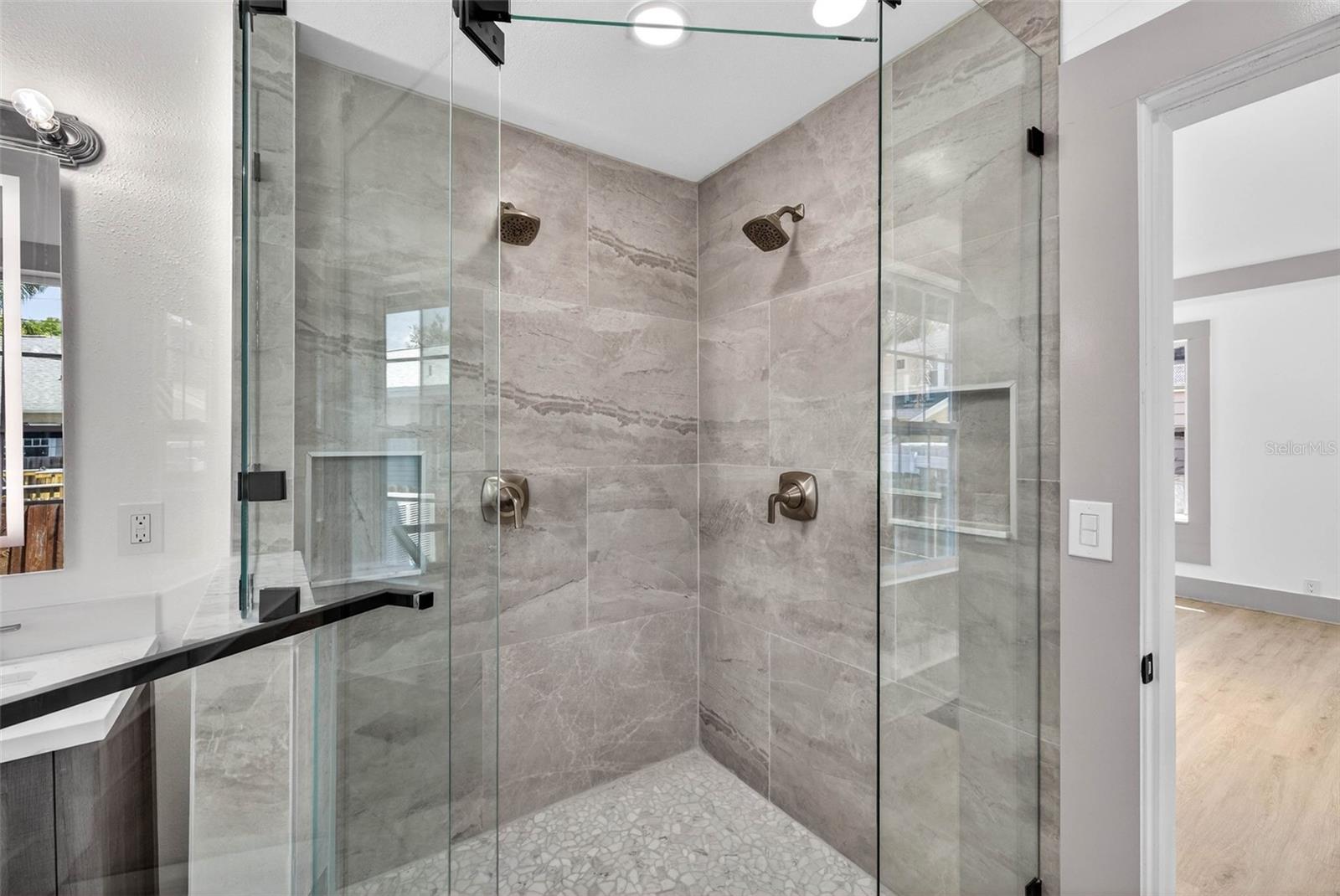 SNELL & HAMLETTS NORTH SHORE ADD - Residential Lease