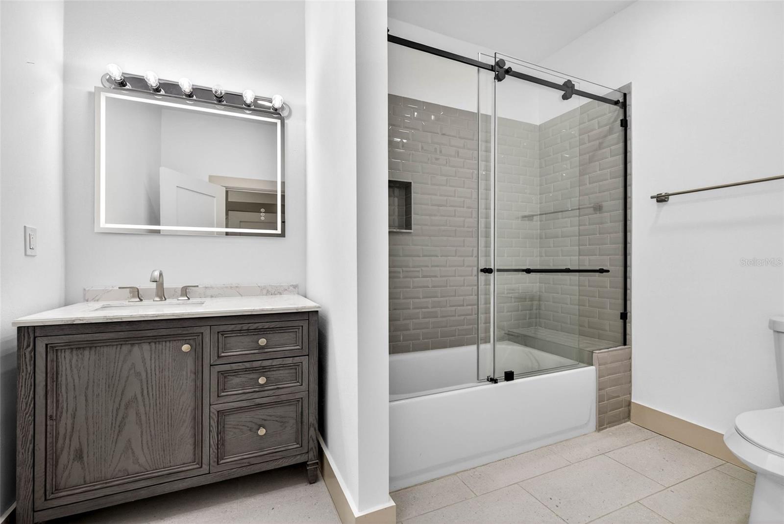 SNELL & HAMLETTS NORTH SHORE ADD - Residential Lease
